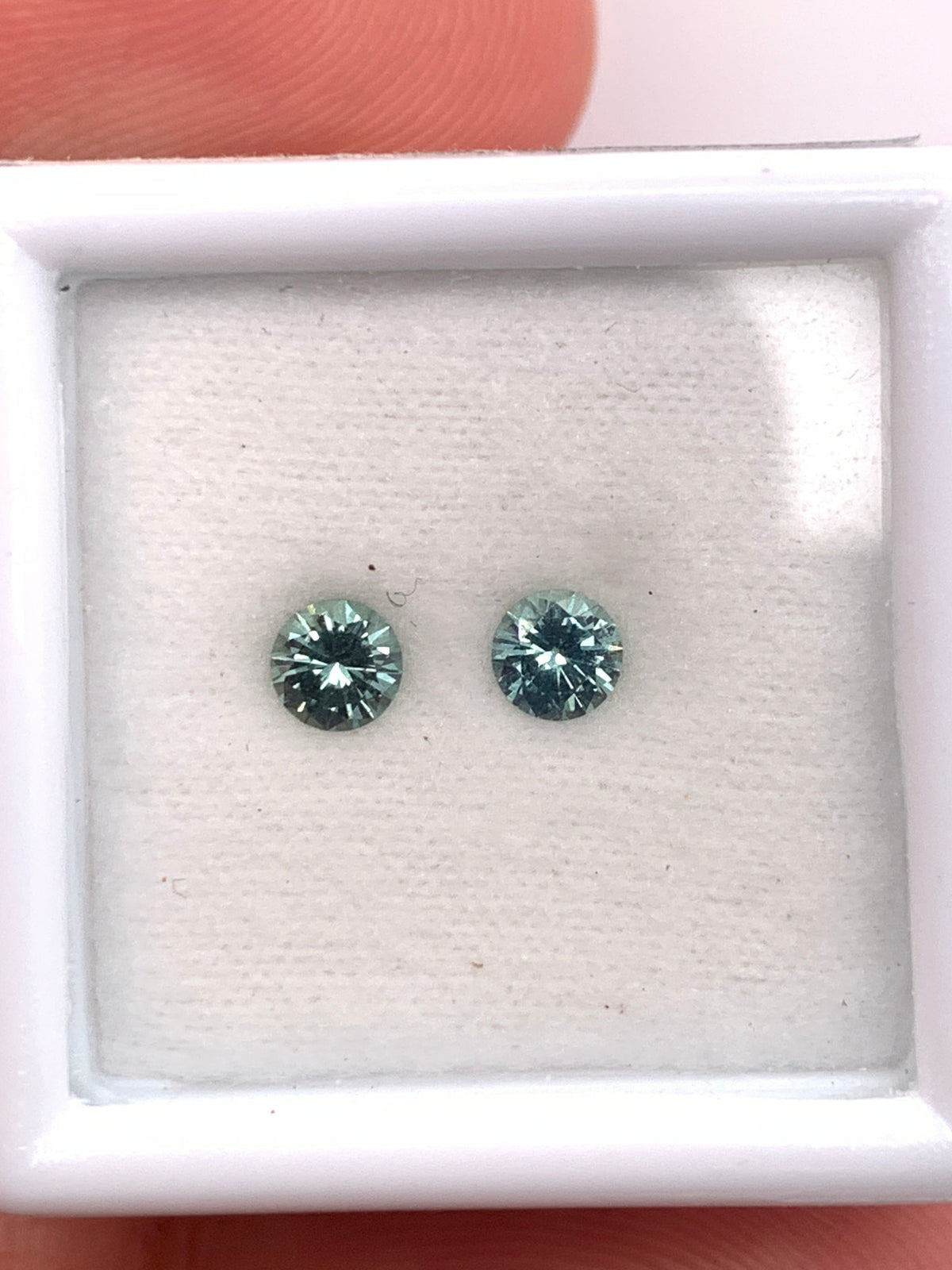 Green Sapphire — 2pcs Round Brilliant Cut | 0.38ct total | 3.50mm | Madagascar | Unheated