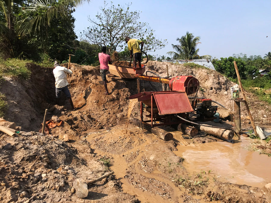 The washing process, separating gem-bearing earth from the stones within.