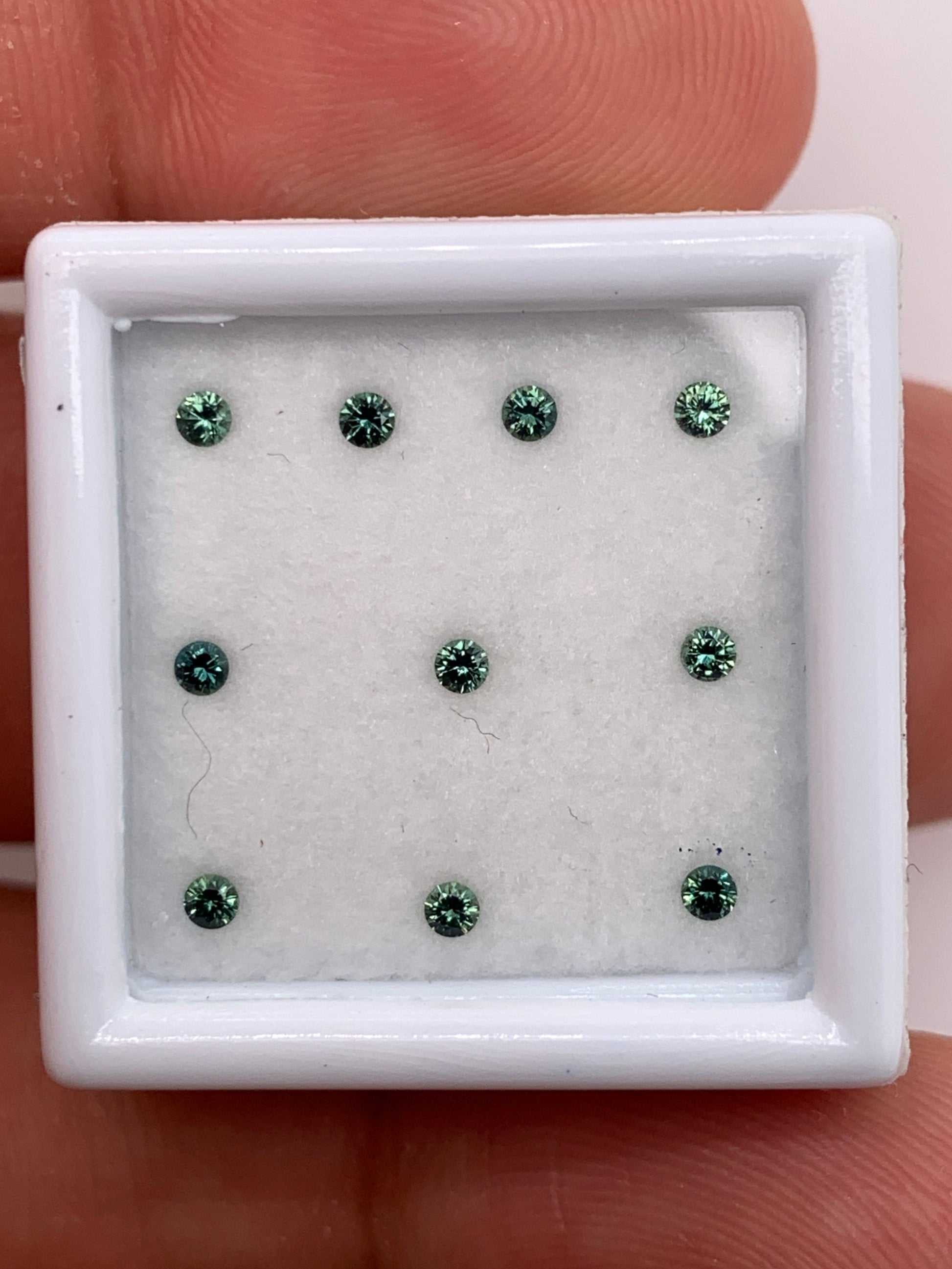 Green Sapphire — 10pcs Round Brilliant Cut | 0.24ct total | 1.75mm | Vietnam | Heated