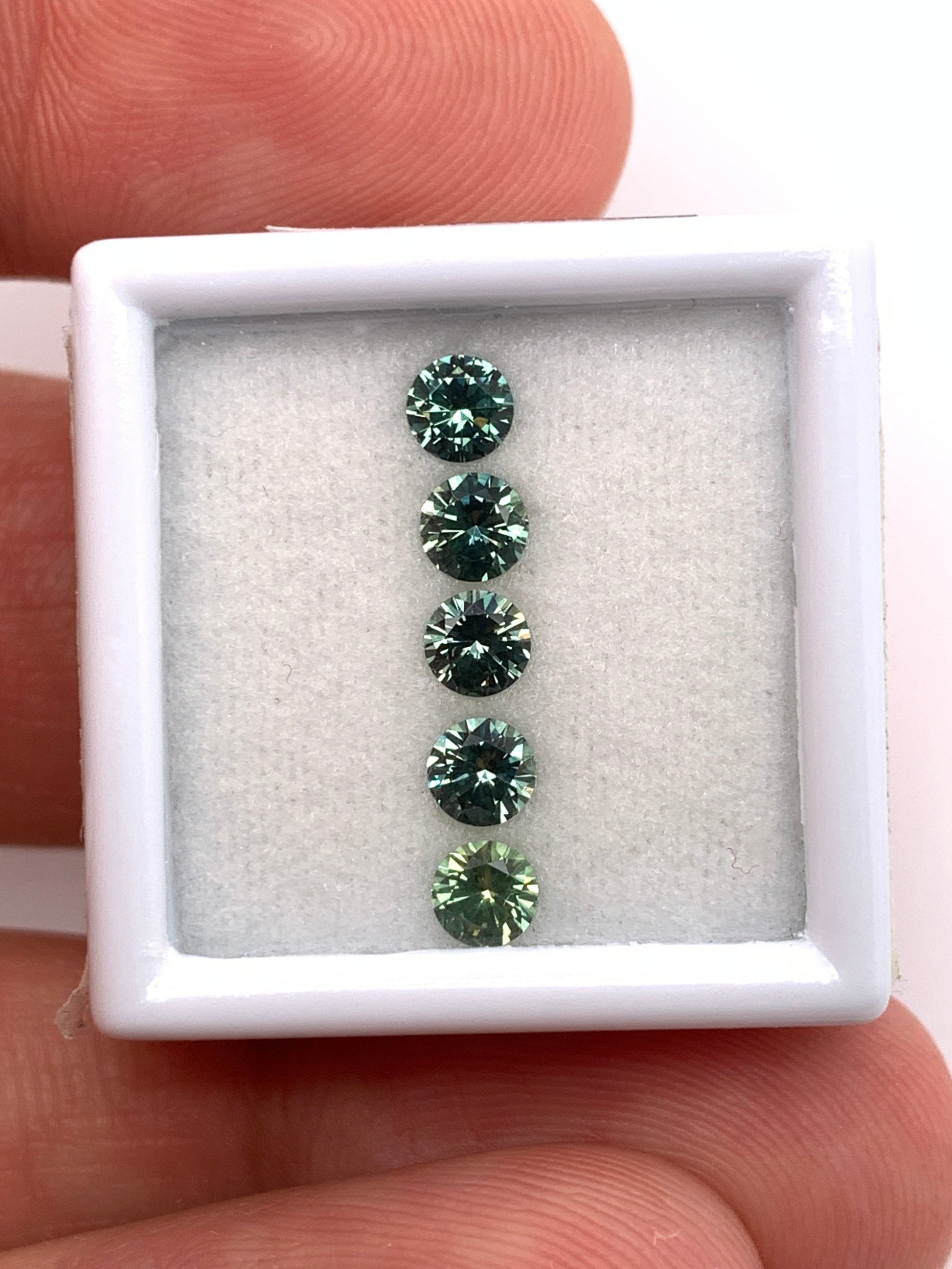 Montana Sapphire — 5pcs Round Brilliant Cut | 1.13ct total | 3.75mm | USA | Heated