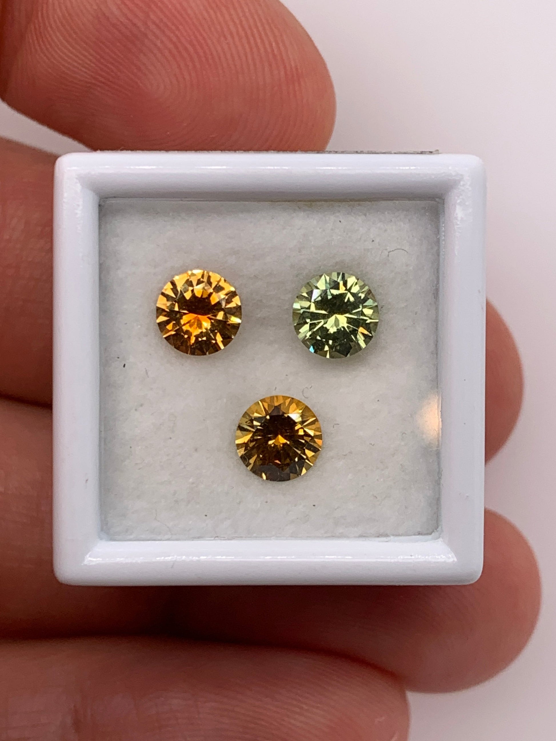 Montana Sapphire — 3pcs Round Brilliant Cut | 2.12ct total | 5.50mm | USA | Heated