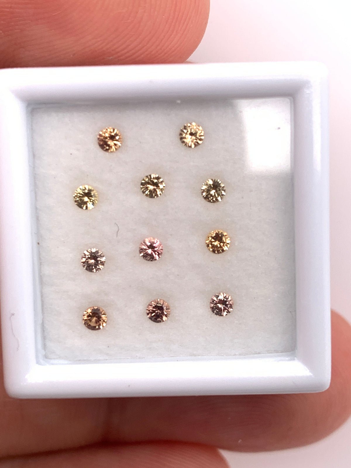 Brown Sapphire — 11pcs Round Brilliant Cut | 0.41ct total | 2.00mm | Madagascar | Unheated
