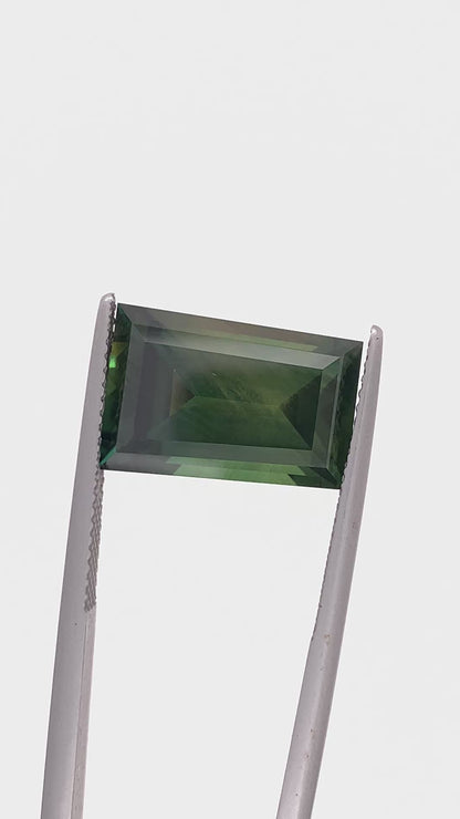 Green Sapphire — 10.21ct Tapered Baguette | 15.11 x 10.20mm | Australia | Unheated